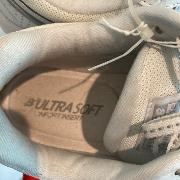 New Balance Women’s Tennis Shoe - Picture 3 of 5